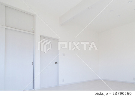 白い部屋　住宅イメージ 23790560