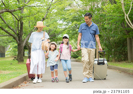 夏休みの家族旅行 23791105