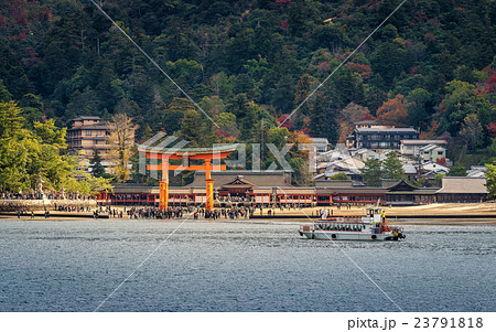 Great floating gate (O-Torii) on Miyajima island Great floating gate (O-Torii) on Miyajima island 23791818