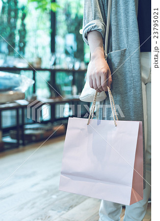 買い物 商業施設イメージ 撮影協力:TENOHA 買い物 商業施設イメージ 撮影協力:TENOHA 23795021