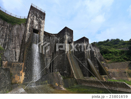 香川県観音寺市大野原町、国重文「豊稔池堰堤」 23801659