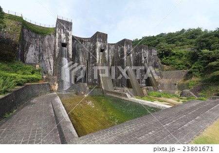 香川県観音寺市大野原町、国重文「豊稔池堰堤」 23801671