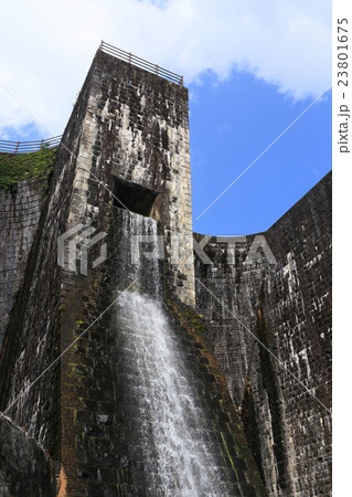 香川県観音寺市大野原町、国重文「豊稔池堰堤」 23801675
