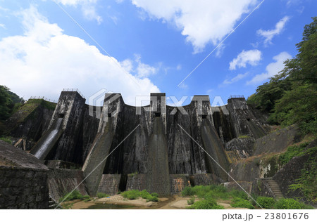 香川県観音寺市大野原町、国重文「豊稔池堰堤」 23801676
