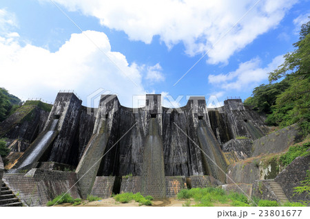 香川県観音寺市大野原町、国重文「豊稔池堰堤」 23801677