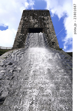 香川県観音寺市大野原町、国重文「豊稔池堰堤」 23801687