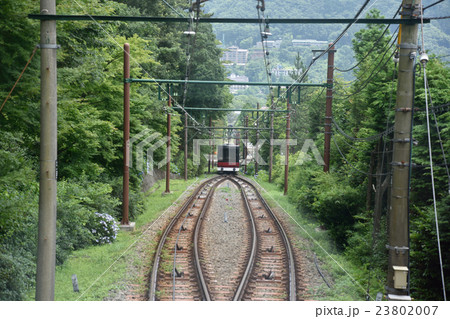 すれ違う箱根のケーブルカー すれ違う箱根のケーブルカー 23802007