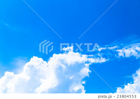 雨上がりの入道雲 小雨が降る青空 霧雨 雨上がりの空 積乱雲 入道雲 梅雨明けの空 コピースペース 雨上がりの入道雲 小雨が降る青空 霧雨 雨上がりの空 積乱雲 入道雲 梅雨明けの空 コピースペース 23804553