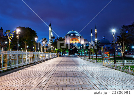 Paved road to the Sultan Ahmed Mosque (Blue Mosque 23806991