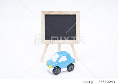 ミニチュアのメッセージボードと車 ミニチュアのメッセージボードと車 23810043