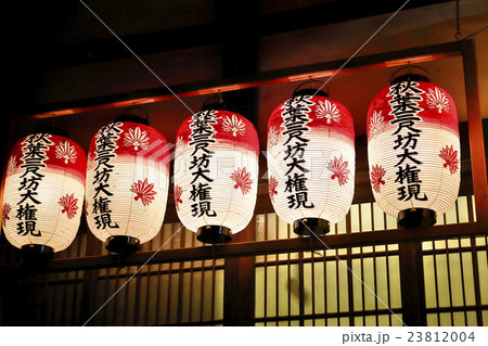 宵祭りの提灯 23812004