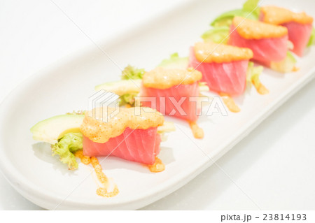 Tuna roll with avocado 23814193