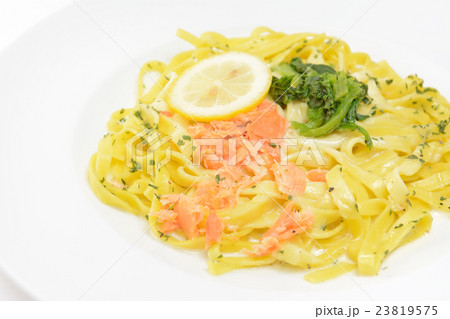 おいしいフェットチーネ、クリームソース おいしいフェットチーネ、クリームソース 23819575