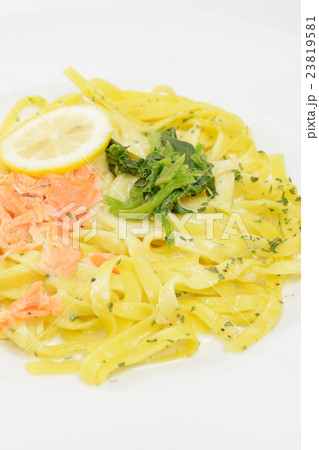 おいしいフェットチーネ、クリームソース おいしいフェットチーネ、クリームソース 23819581