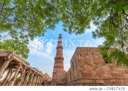 Qutab Minar , Delhi, India  23827129