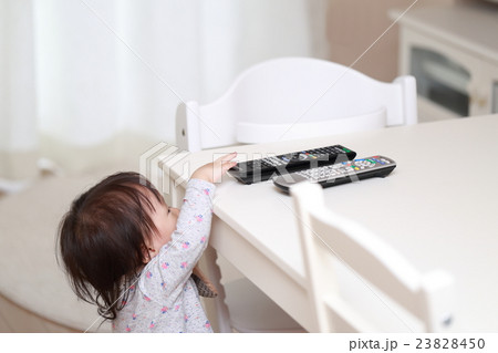 赤ちゃん いたずら (ベビー 幼児 女の子 1才 1歳 掴まり立ち TV テレビ ブルーレイ) 赤ちゃん いたずら (ベビー 幼児 女の子 1才 1歳 掴まり立ち TV テレビ ブルーレイ) 23828450