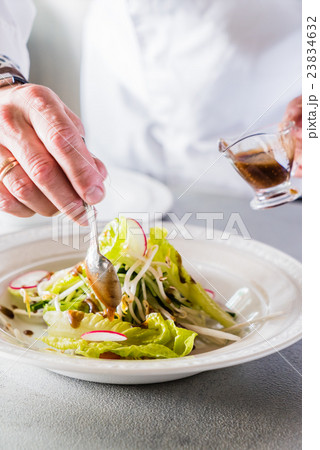 chef making salad 23834632