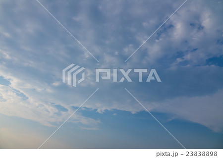 8月真夏の夕方の空と雲 3:2 23838898