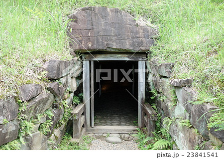 洞窟入口の写真素材