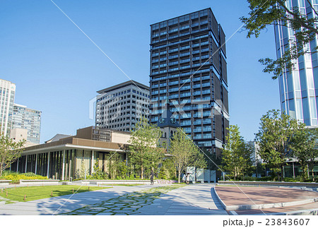 東京ガーデンテラス紀尾井町の紀尾井レジデンスと水の広場(東京都千代田区) 東京ガーデンテラス紀尾井町の紀尾井レジデンスと水の広場(東京都千代田区) 23843607