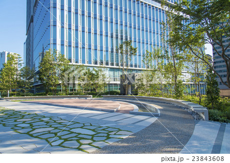 東京ガーデンテラス紀尾井町の紀尾井タワーと芽生えの庭 東京ガーデンテラス紀尾井町の紀尾井タワーと芽生えの庭 23843608