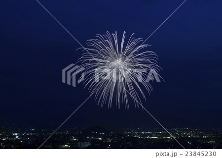 奈良　おんぱら祭奉納花火　大輪開く 23845230