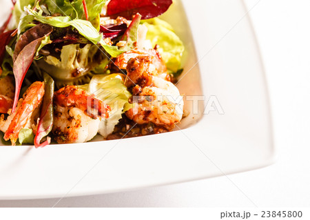 salad with shrimps 23845800