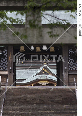 諏訪神社の長坂と大門 23846154