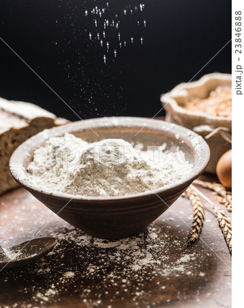 spelt flour 23846888