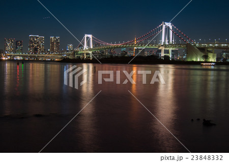 Night view of Rainbow Bridge in Odaiba, Tokyo Bay 23848332