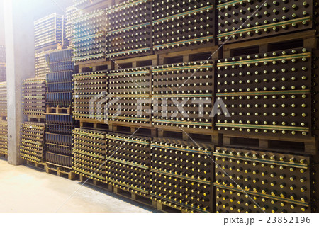 Sparkling wine secondary fermentation process Sparkling wine secondary fermentation process 23852196
