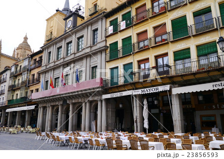 セゴビア　旧市街マヨール広場 23856593
