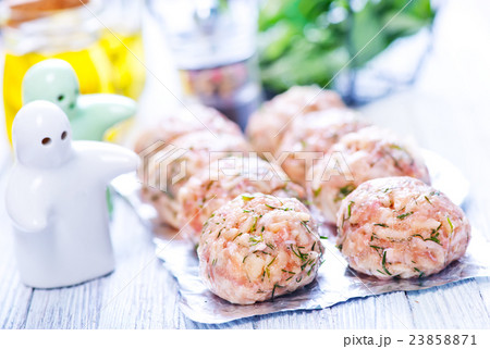 raw meat balls 23858871