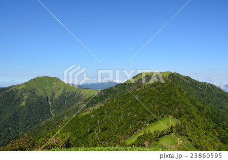 一ノ森から眺める剣山と次郎笈 一ノ森から眺める剣山と次郎笈 23860595