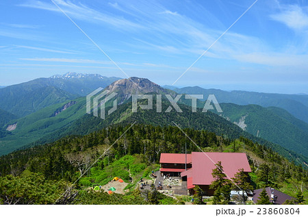 西穂山荘から焼岳を望む 23860804