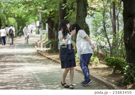 歩きスマホトラブル 23863450