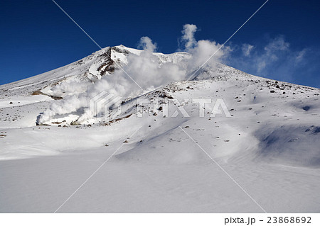 姿見の池から望む旭岳 姿見の池から望む旭岳 23868692