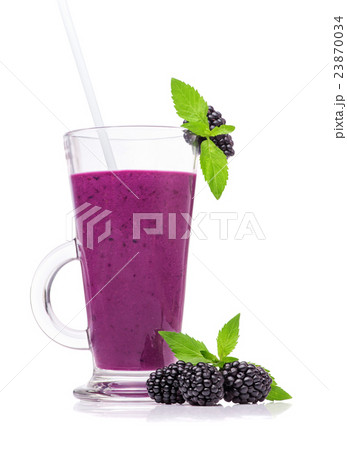 Fresh blackberry smoothies in a glass 23870034
