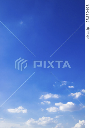 青空　空　雲　夏の空　背景　背景素材　7月 23870498