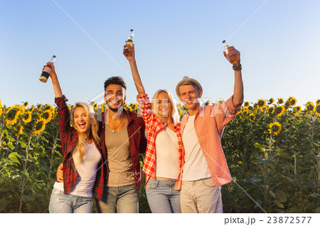 People drinking beer bottles group friends outdoor People drinking beer bottles group friends outdoor 23872577