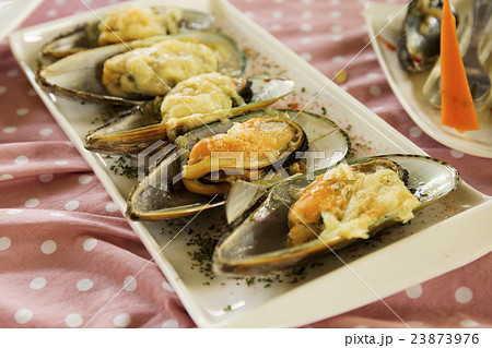 Mussels baked with parmesan cheese Mussels baked with parmesan cheese 23873976