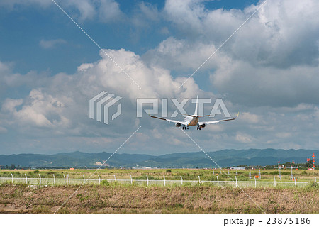 着陸する旅客機 着陸する旅客機 23875186