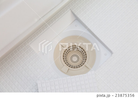 新築の浴室 新しい排水口 新築の浴室 新しい排水口 23875356