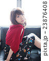 赤のカーデの女 赤のカーデの女 23876408