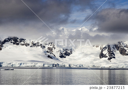 Antarctica - Fairytale landscape in a sunny day Antarctica - Fairytale landscape in a sunny day 23877215