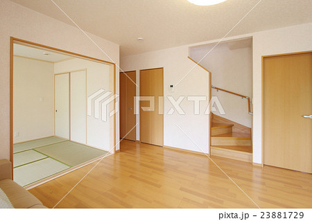 住宅 1階 LDK 奥が和室 シンプル家具なし施工例 住宅 1階 LDK 奥が和室 シンプル家具なし施工例 23881729