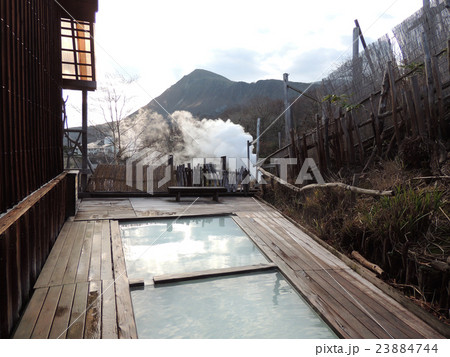 鬼面山を見ながら入る露天風呂 23884744
