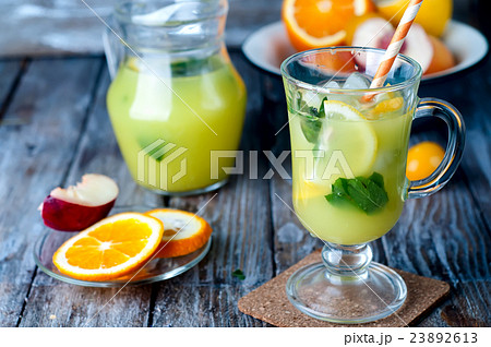 Ice Cold Lemonade With Mint 23892613