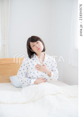 寝起き 女性 寝起き 女性 23894976