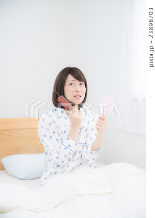 寝起き 女性 寝起き 女性 23898703